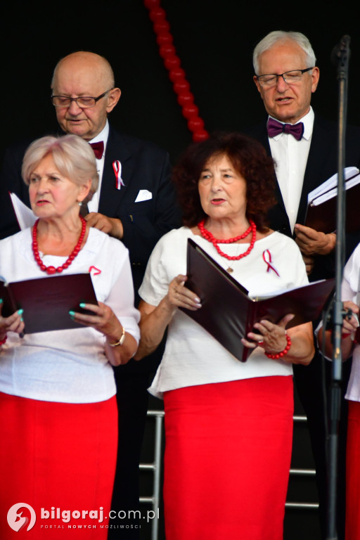 Biłgoraj uczcił Cud nad Wisłą: Koncert pieśni patriotycznych z udziałem seniorów