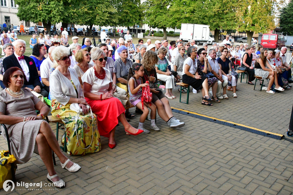 Biłgoraj uczcił Cud nad Wisłą: Koncert pieśni patriotycznych z udziałem seniorów