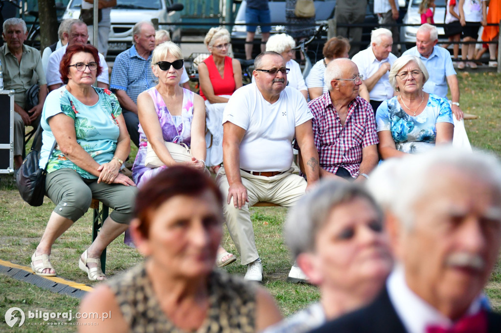 Biłgoraj uczcił Cud nad Wisłą: Koncert pieśni patriotycznych z udziałem seniorów