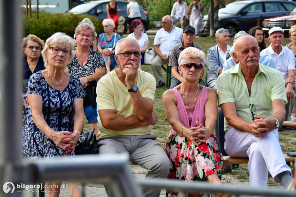 Biłgoraj uczcił Cud nad Wisłą: Koncert pieśni patriotycznych z udziałem seniorów