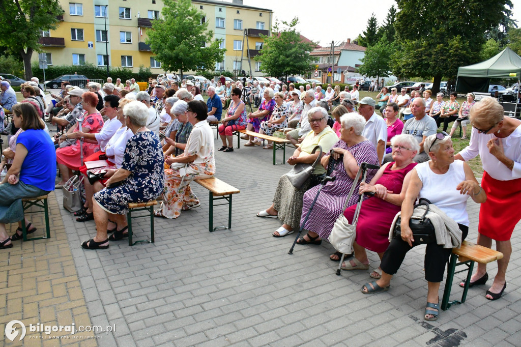 Biłgoraj uczcił Cud nad Wisłą: Koncert pieśni patriotycznych z udziałem seniorów