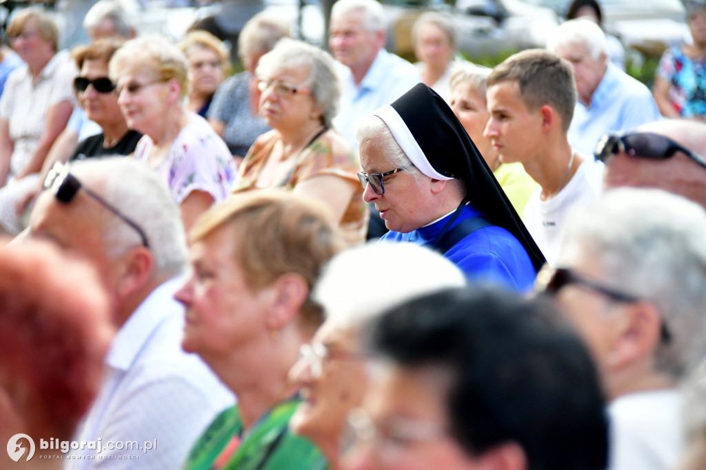 Biłgoraj uczcił Cud nad Wisłą: Koncert pieśni patriotycznych z udziałem seniorów