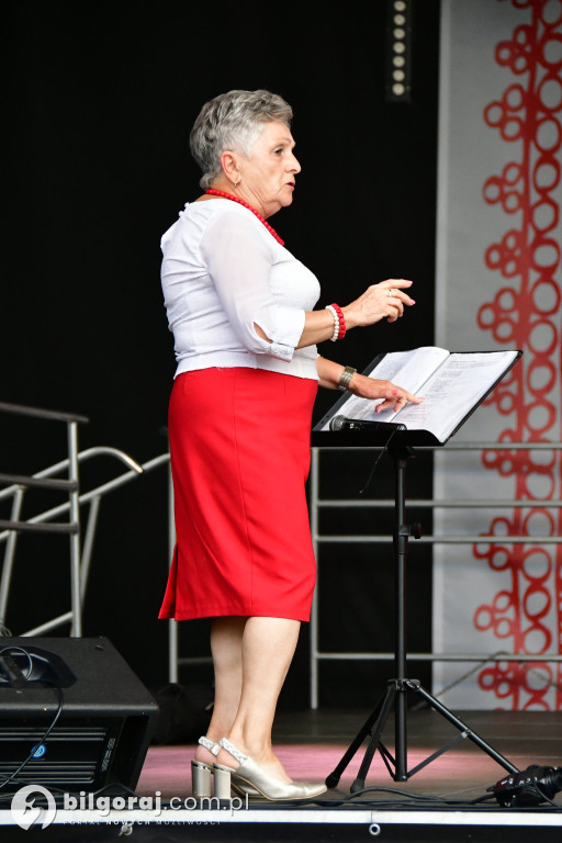 Biłgoraj uczcił Cud nad Wisłą: Koncert pieśni patriotycznych z udziałem seniorów