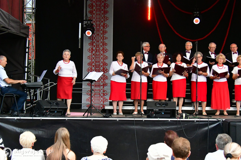 Biłgoraj uczcił Cud nad Wisłą: Koncert pieśni patriotycznych z udziałem seniorów