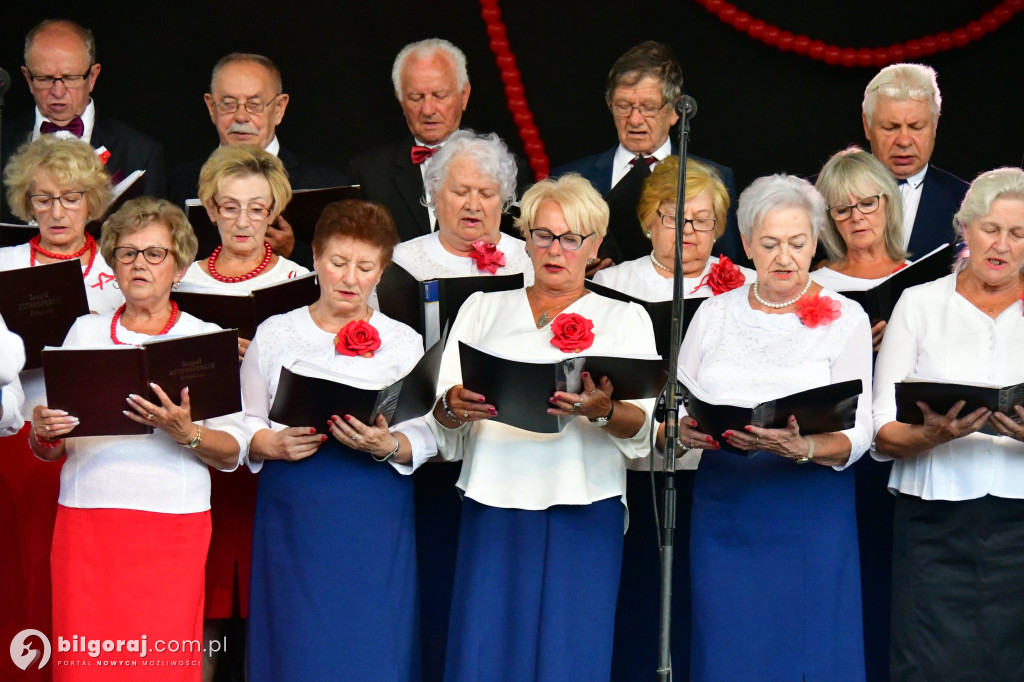 Biłgoraj uczcił Cud nad Wisłą: Koncert pieśni patriotycznych z udziałem seniorów
