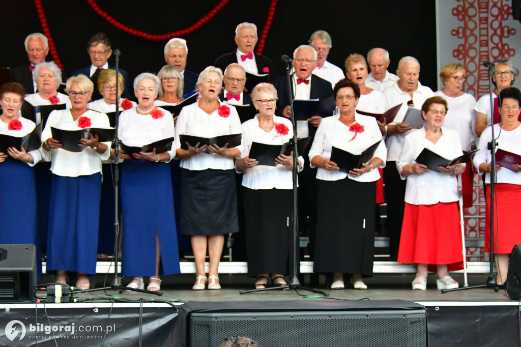 Biłgoraj uczcił Cud nad Wisłą: Koncert pieśni patriotycznych z udziałem seniorów