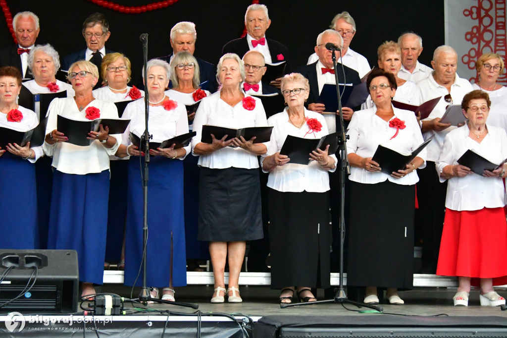 Biłgoraj uczcił Cud nad Wisłą: Koncert pieśni patriotycznych z udziałem seniorów