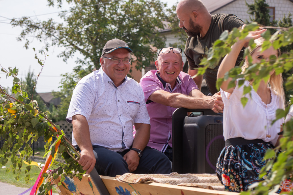 Święto plonów w Tereszpolu: Korowód, Msza św. i występy artystyczne