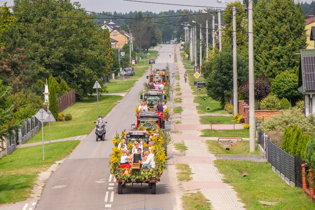 Święto plonów w Tereszpolu: Korowód, Msza św. i występy artystyczne