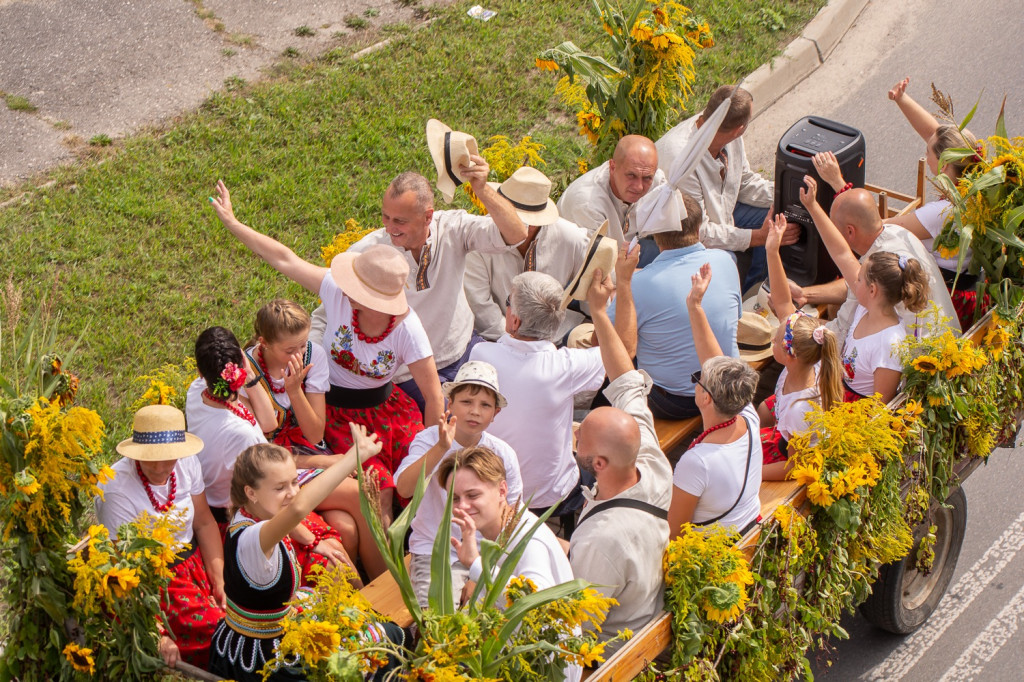 Święto plonów w Tereszpolu: Korowód, Msza św. i występy artystyczne