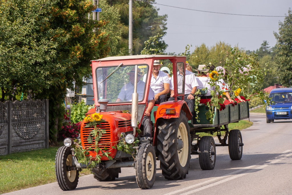 Święto plonów w Tereszpolu: Korowód, Msza św. i występy artystyczne