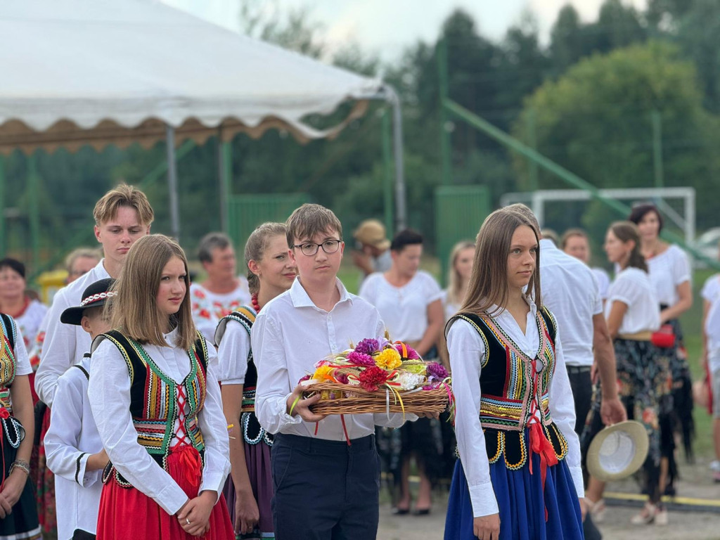 Święto plonów w Tereszpolu: Korowód, Msza św. i występy artystyczne