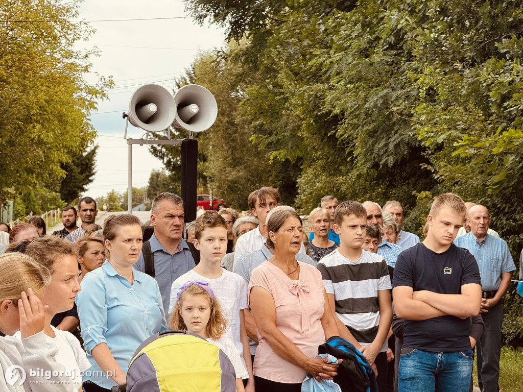 Wierni witają figurę św. Michała Archanioła: Peregrynacja w parafii Goraj