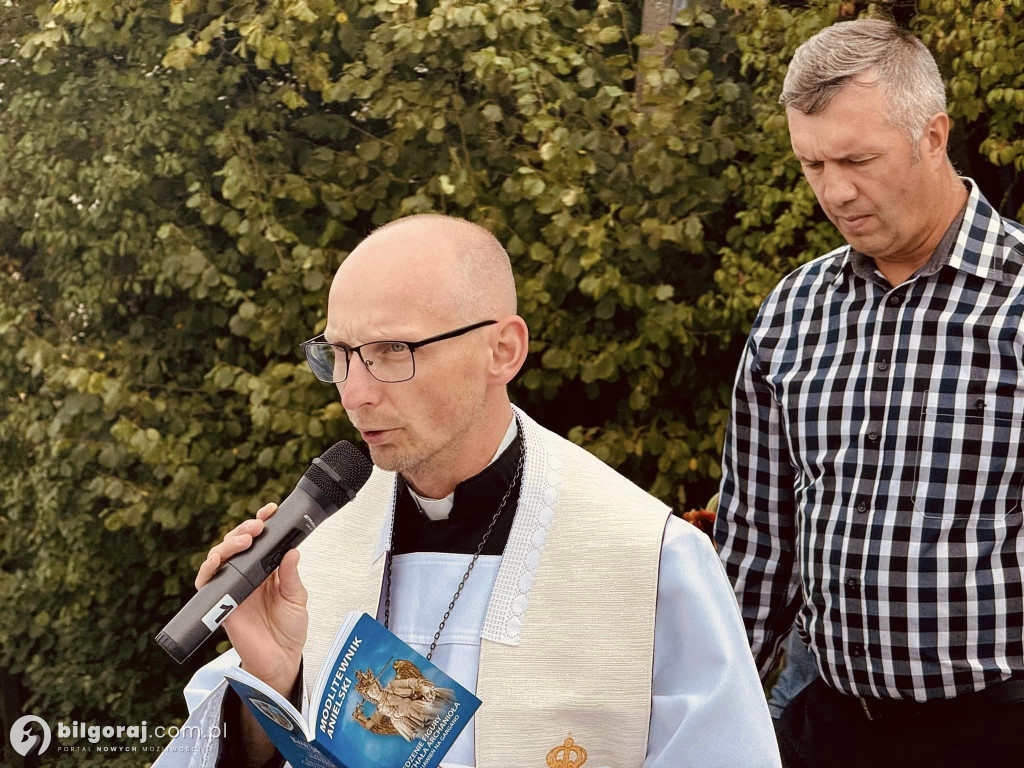 Wierni witają figurę św. Michała Archanioła: Peregrynacja w parafii Goraj