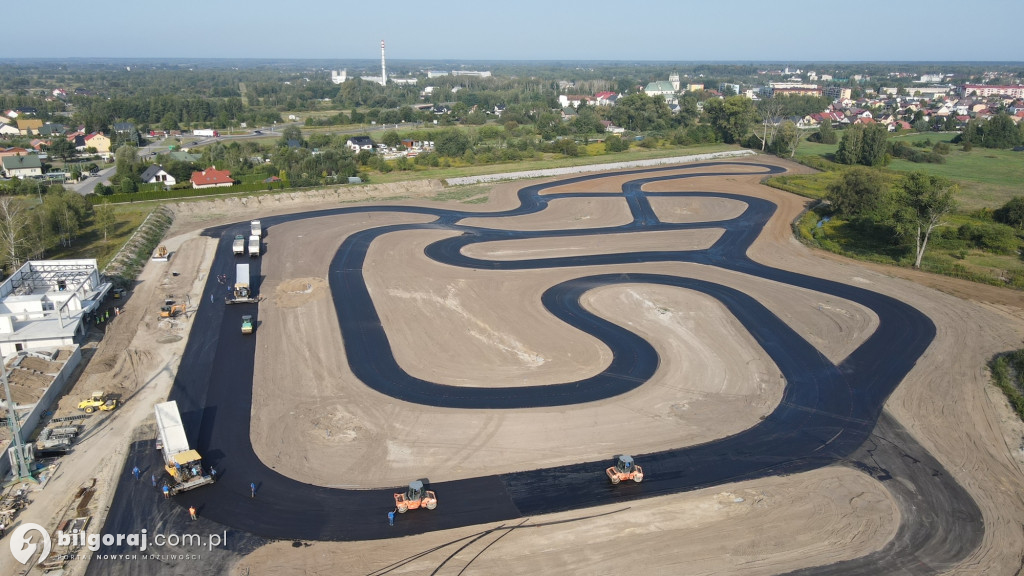 Zbliżamy się do otwarcia Autodromu Biłgoraj: Ostatnie prace nad nawierzchnią!