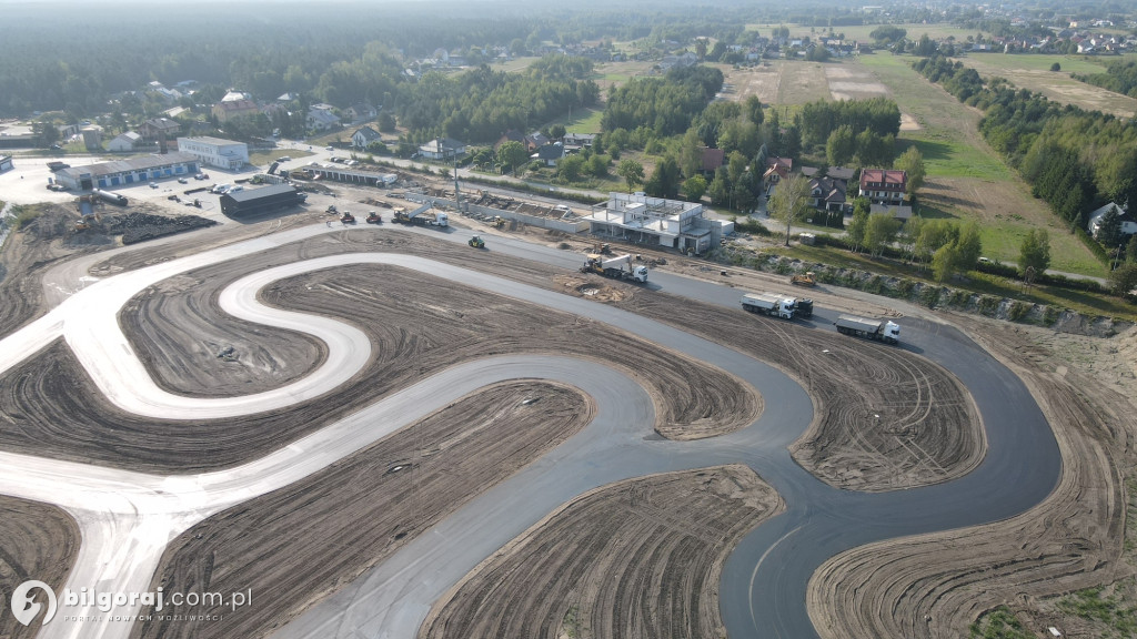 Zbliżamy się do otwarcia Autodromu Biłgoraj: Ostatnie prace nad nawierzchnią!