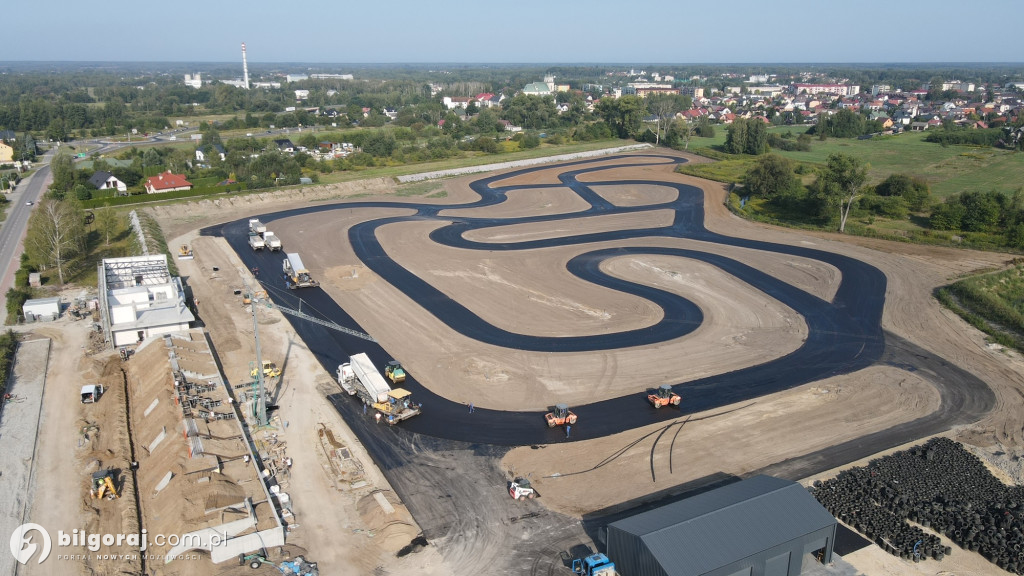 Zbliżamy się do otwarcia Autodromu Biłgoraj: Ostatnie prace nad nawierzchnią!