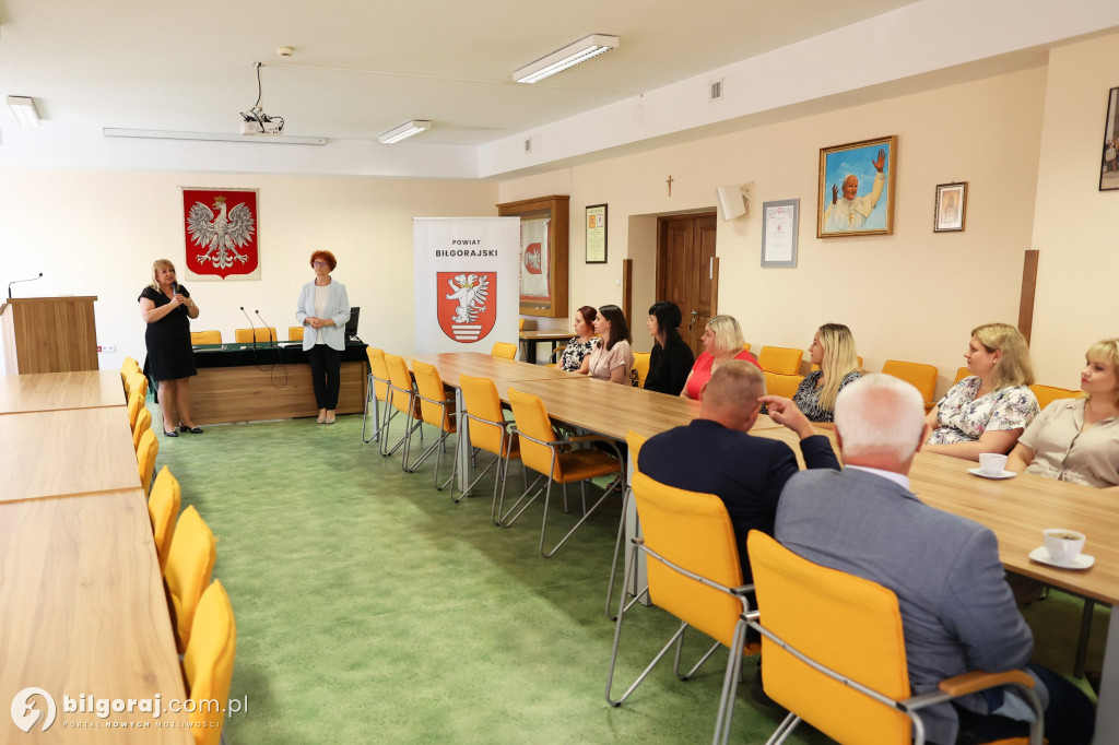 Awanse nauczycielskie wręczone