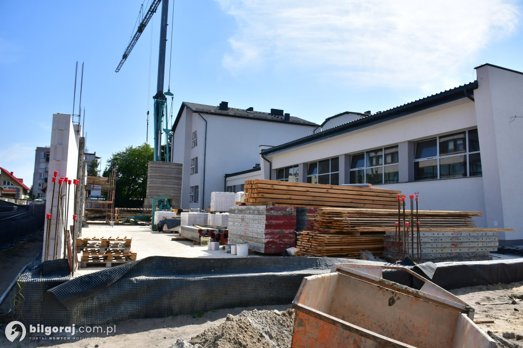 Rosną mury hali sportowej przy RCEZ