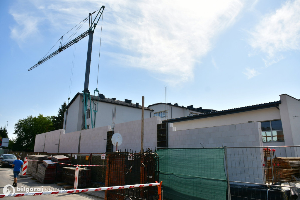 Rosną mury hali sportowej przy RCEZ