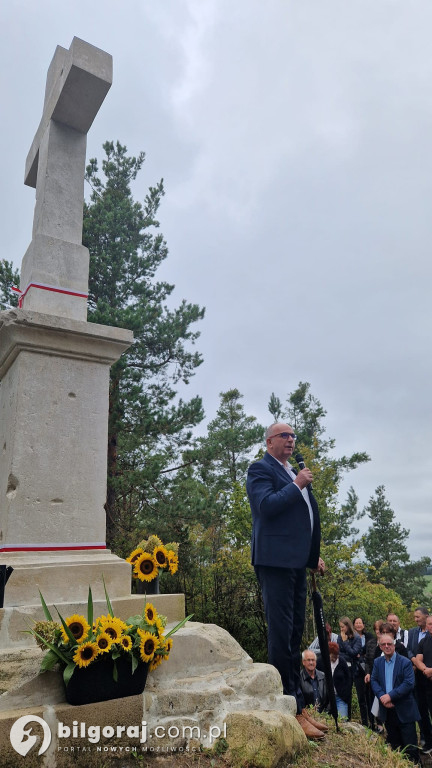 Krzyż w Tarnowoli: Symbol historii i społecznej integracji