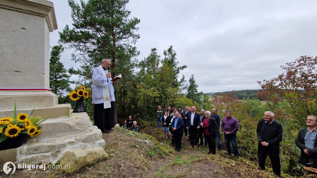 Krzyż w Tarnowoli: Symbol historii i społecznej integracji