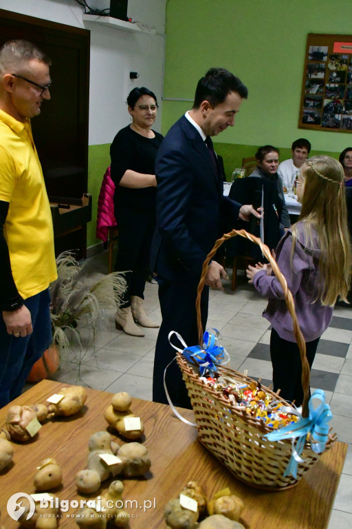 Święto Pieczonego Ziemniaka w Potoku Górnym: Integracja, tradycja i zabawa