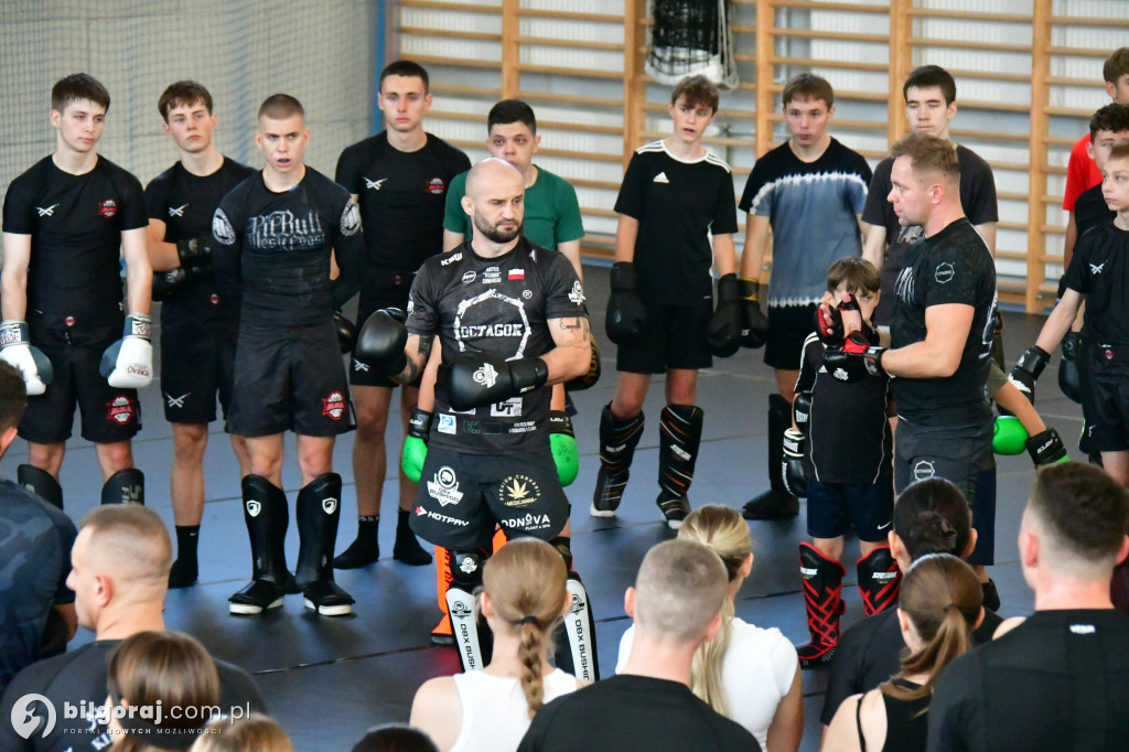 Mistrz KSW na seminarium w Biłgoraju: Artur Sowiński inspiruje nowych adeptów MMA