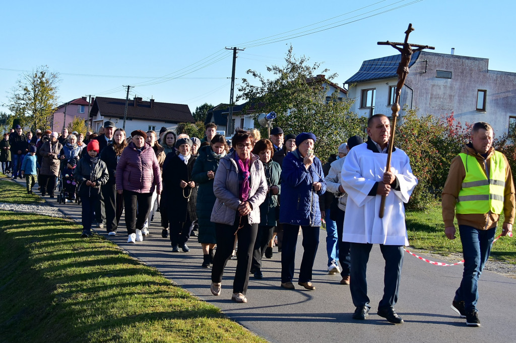 Dereźnia. Procesja różańcowa. Wiara i tradycja mieszkańców