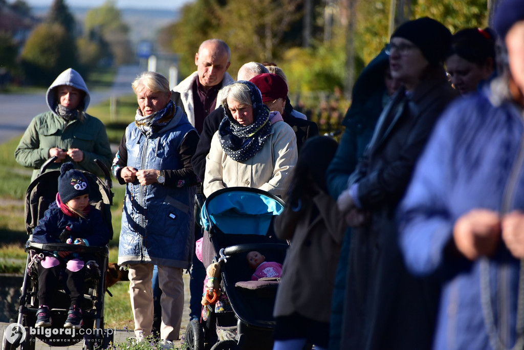 Dereźnia. Procesja różańcowa. Wiara i tradycja mieszkańców