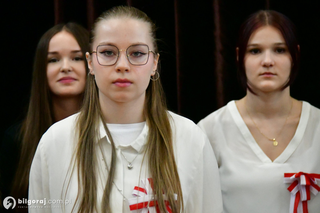 Patriotyzm wśród uczniów: Tak ZSZiO w Biłgoraju uczciło Dzień Niepodległości