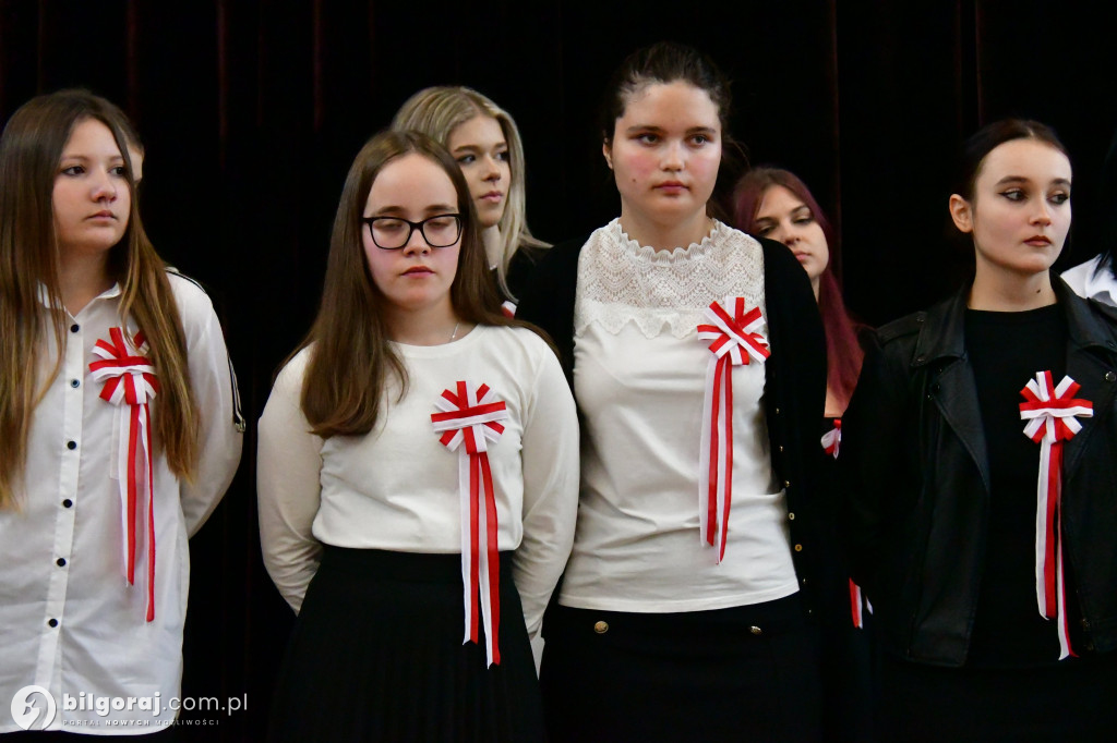 Patriotyzm wśród uczniów: Tak ZSZiO w Biłgoraju uczciło Dzień Niepodległości