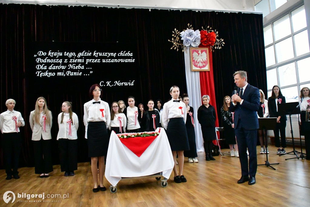 Patriotyzm wśród uczniów: Tak ZSZiO w Biłgoraju uczciło Dzień Niepodległości