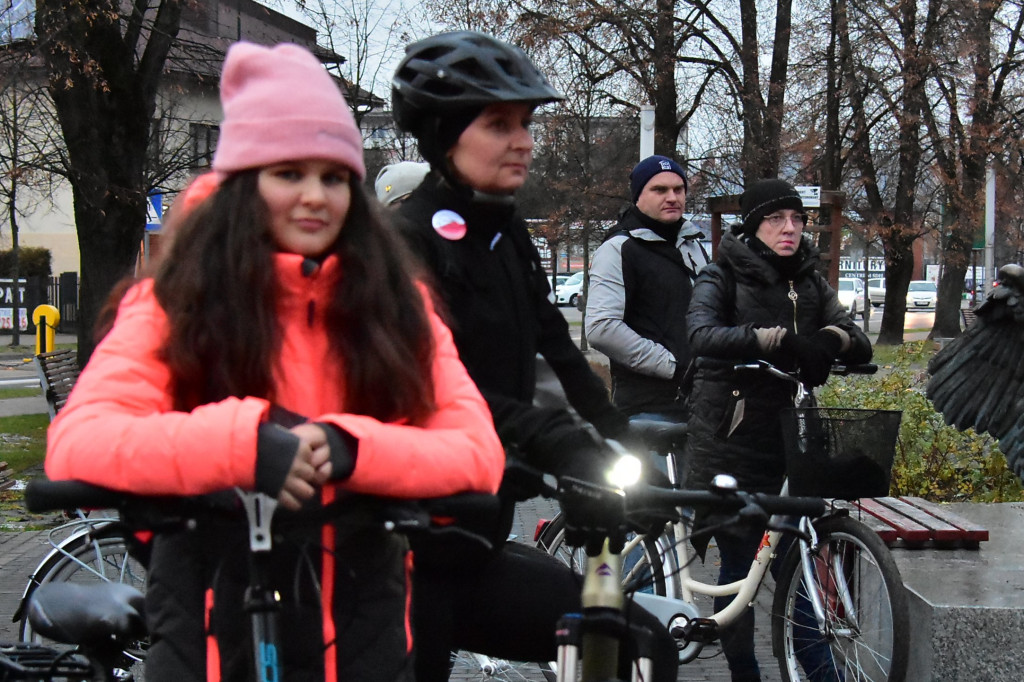 Bezpieczna jazda na rowerze po zmroku - Akcja w Biłgoraju promująca widoczność