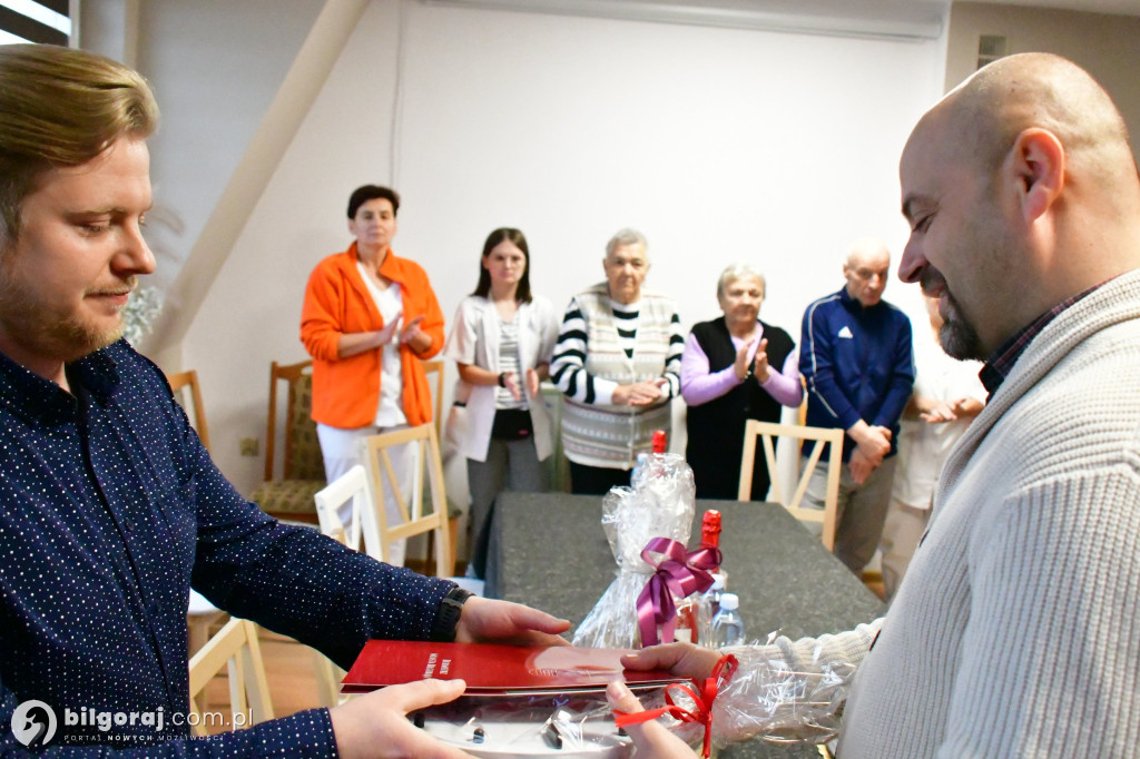 Jubileusz Stowarzyszenia Bezpieczna Przystań w Biłgoraju - pomoc dla seniorów i osób samotnych