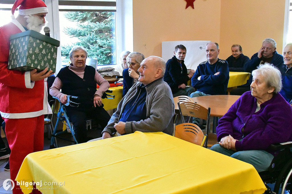 Mikołajkowe prezenty dla podopiecznych DPS dla Kombatantów