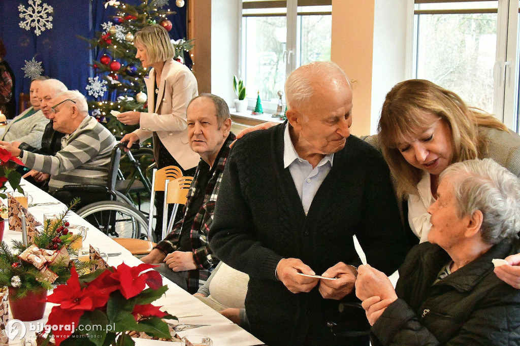 Wspólne Świętowanie w DPS dla Kombatantów: Jasełka, kolędy, wigilia