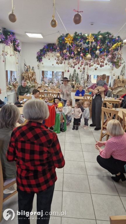 Dzieci ze świąteczną wizytą u seniorów