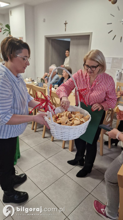 Dzieci ze świąteczną wizytą u seniorów