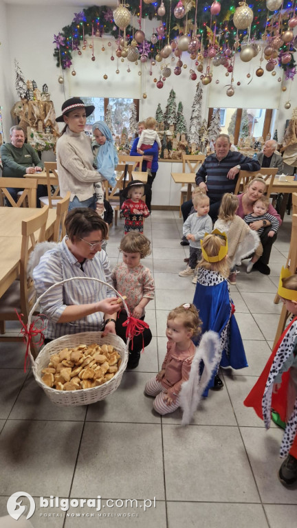 Dzieci ze świąteczną wizytą u seniorów