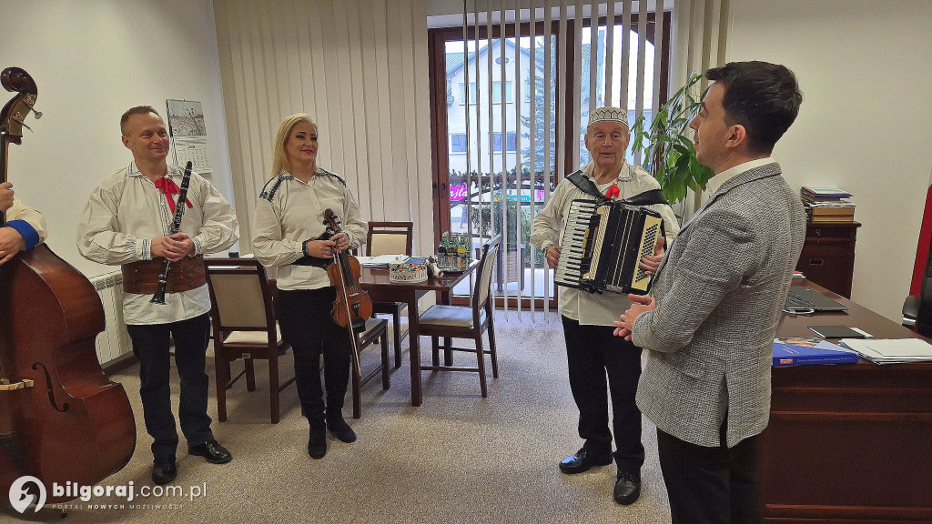 Kolędowanie u samorządowców – ciekawa inicjatywa biłgorajskich kapel