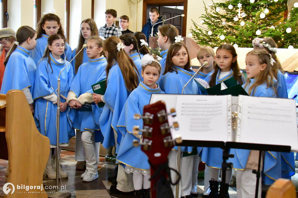 Koncert Kolęd w Dąbrowicy w wykonaniu młodych artystów