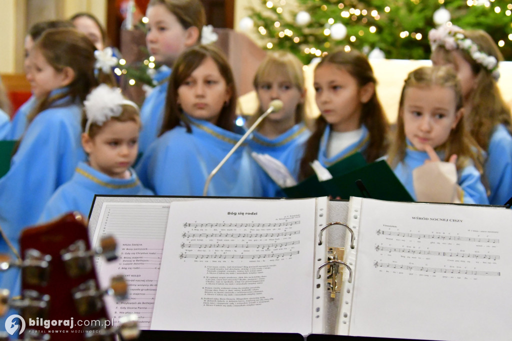 Koncert Kolęd w Dąbrowicy w wykonaniu młodych artystów