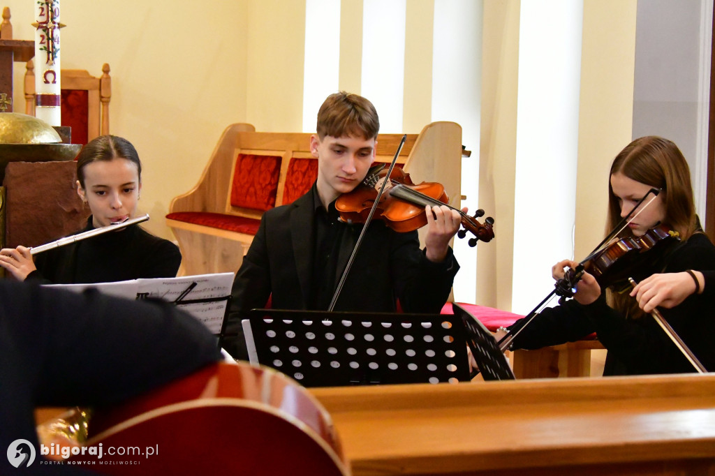 Koncert Kolęd w Dąbrowicy w wykonaniu młodych artystów