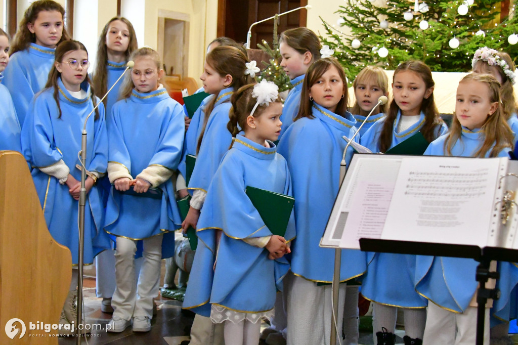 Koncert Kolęd w Dąbrowicy w wykonaniu młodych artystów