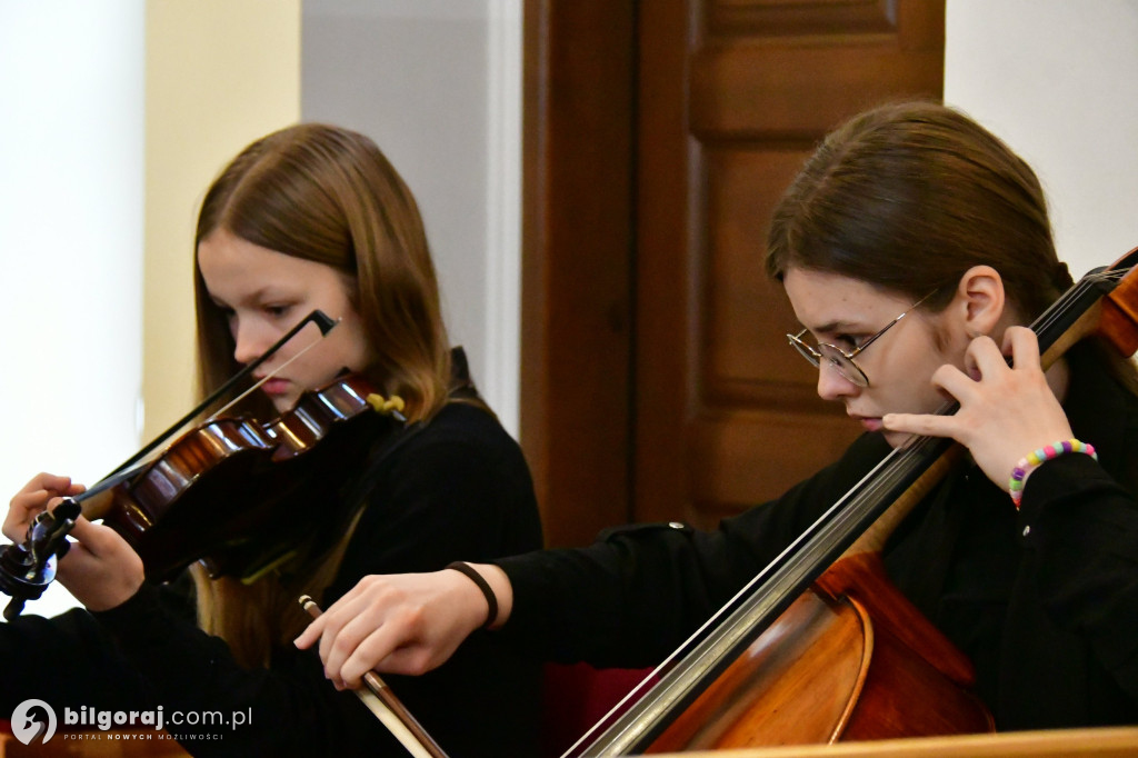 Koncert Kolęd w Dąbrowicy w wykonaniu młodych artystów