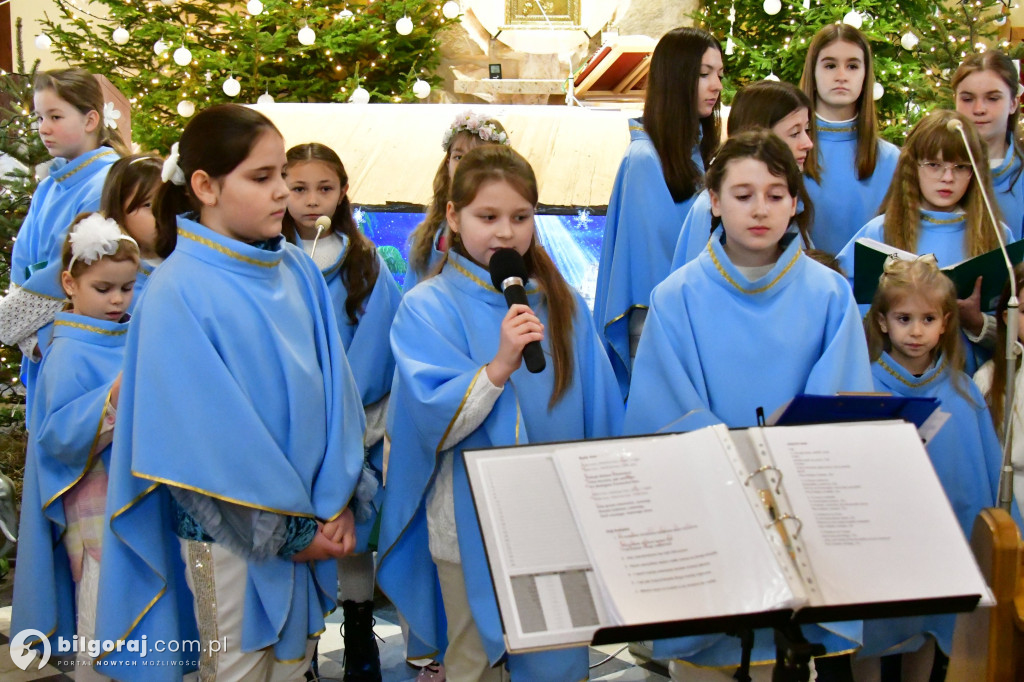 Koncert Kolęd w Dąbrowicy w wykonaniu młodych artystów