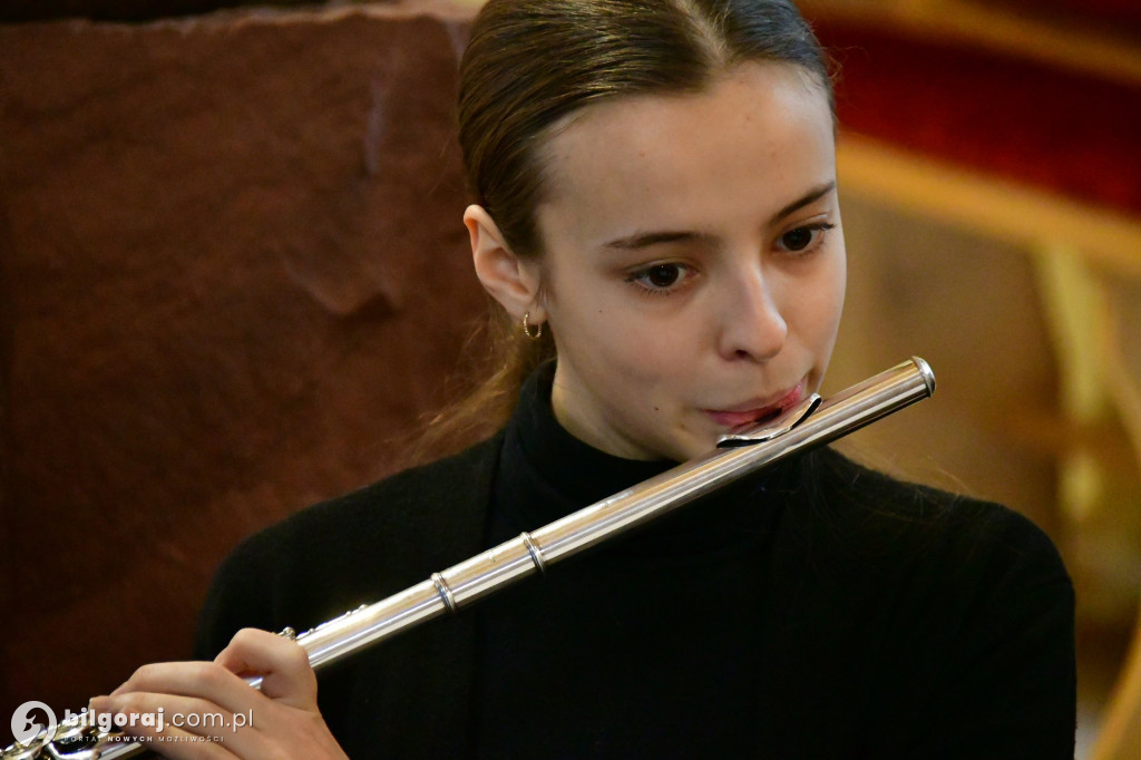 Koncert Kolęd w Dąbrowicy w wykonaniu młodych artystów