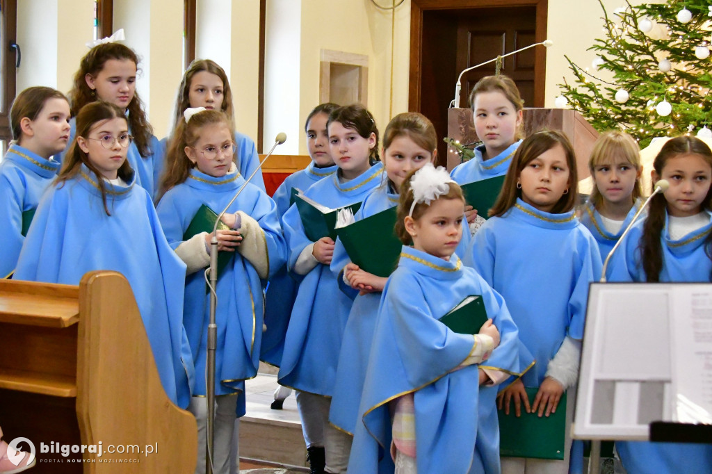 Koncert Kolęd w Dąbrowicy w wykonaniu młodych artystów