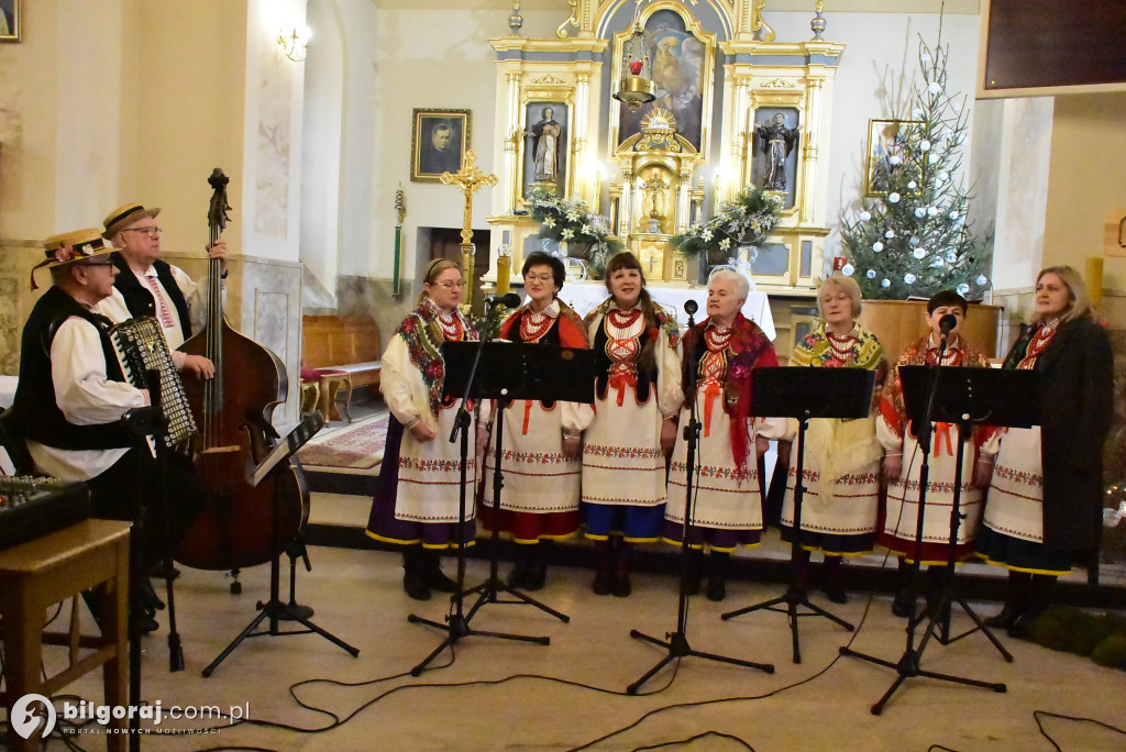 Kolędowanie w Soli: Zespół Folklorystyczny Wójtowianie zachwycił pięknem polskich kolęd